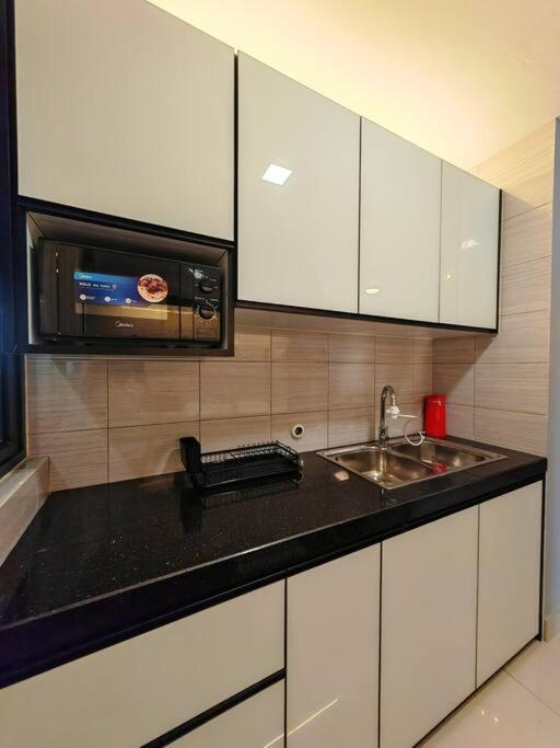 Industrial Design Simfoni 3 Bedroom W Netflix And Wi-Fi Cheras Exterior photo